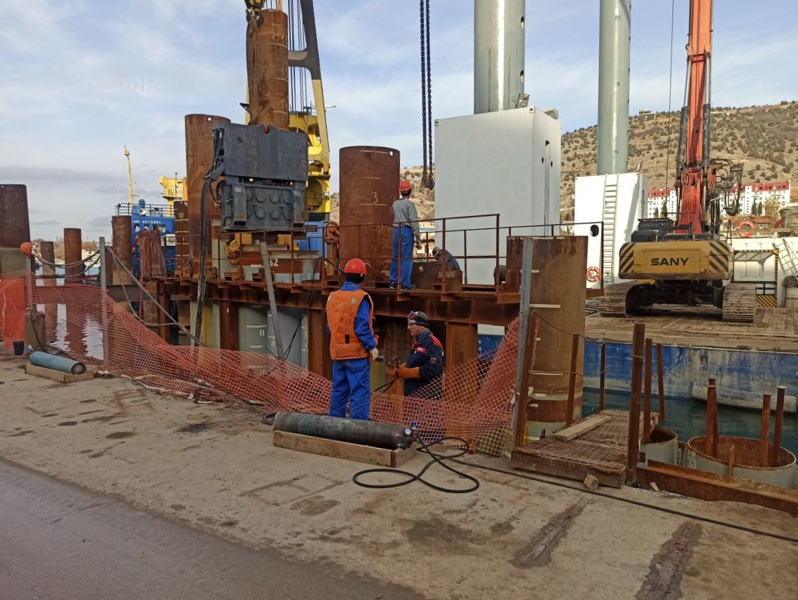Cотрудники Дирекции осуществили мониторинг строительства яхтенной марины и объектов медицинского кластера Госпрограммы в Севастополе 